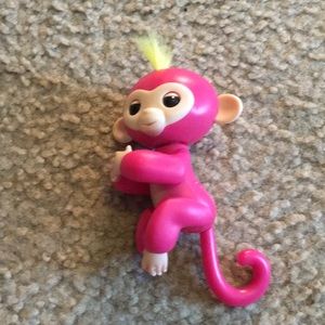 Fingerlings pink monkey